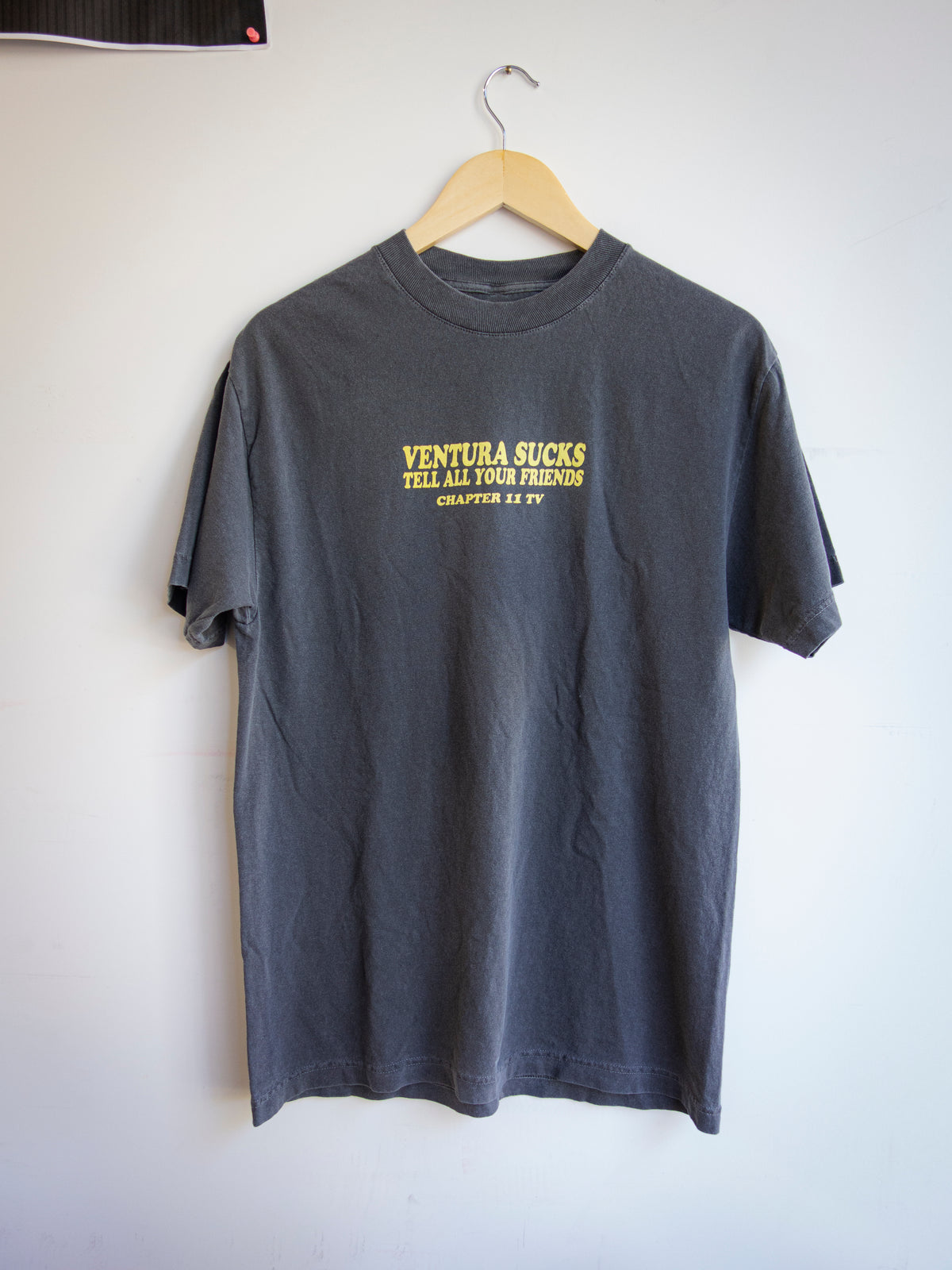 VENTURA SUCKS TEE CHARCOAL