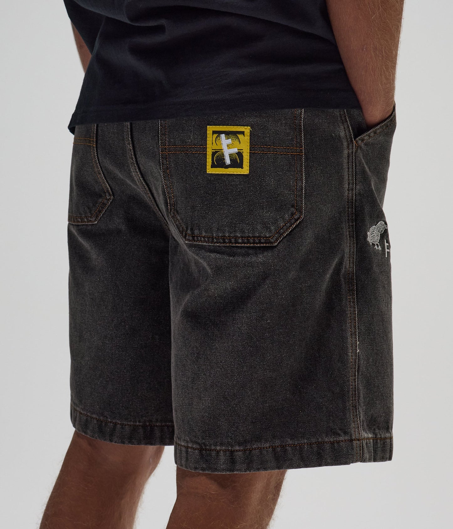 DxD REYNOLDS 21" DENIM WALKSHORT // WASHED BLACK